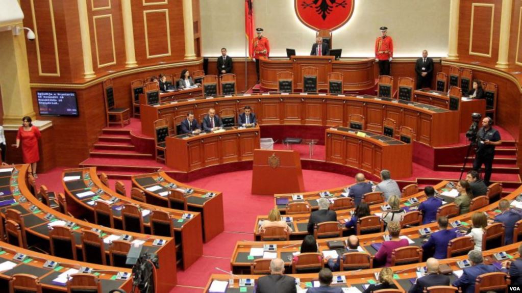 Zëri i Amerikës, dyshime të forta për dy tenderat e rrugëve të florinjta