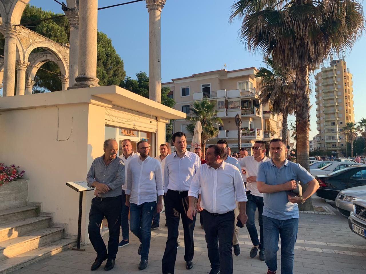 Nuk ka pushim për Bashën/ Shkon papritur në Kavajë për protestën e 8 Korrikut