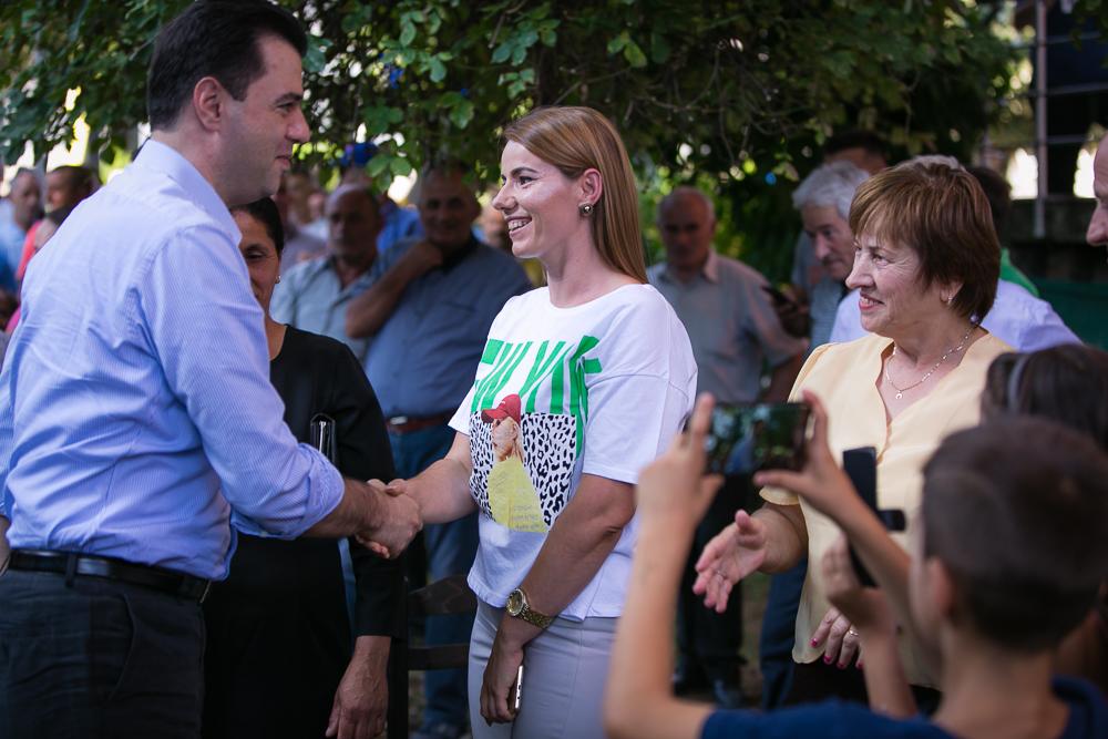 FOTO/”Kjo qeveri bandë i është vërsulur buxhetit të shtetit”, Basha flet për projektin e Edi Ramës