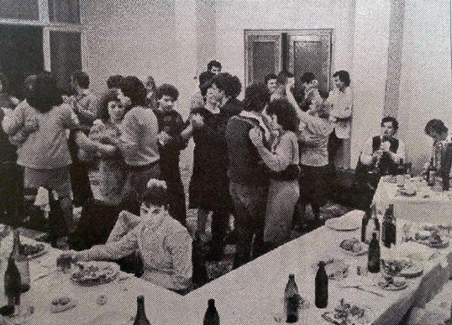 BLLOKU/Djali i udhëheqësit të lartë histori rozë me gruan e artistit të njohur