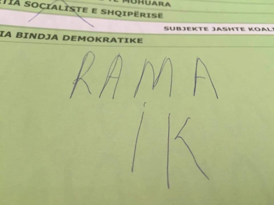 FOTO/Paloka- Ramës: Në 30 Qershor… Edhe qentë të kthyen shpinën…