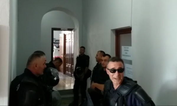 DEVOLL/ Përfundon protesta , kryetari i PS nuk lëviz