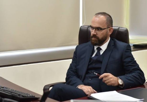 Shkarkohet nga detyra drejtori i Përgjithshëm i Tatimeve