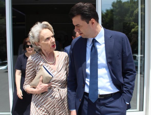 Një ditë pas protestës, Basha pret drejtuesen e lartë në selinë blu
