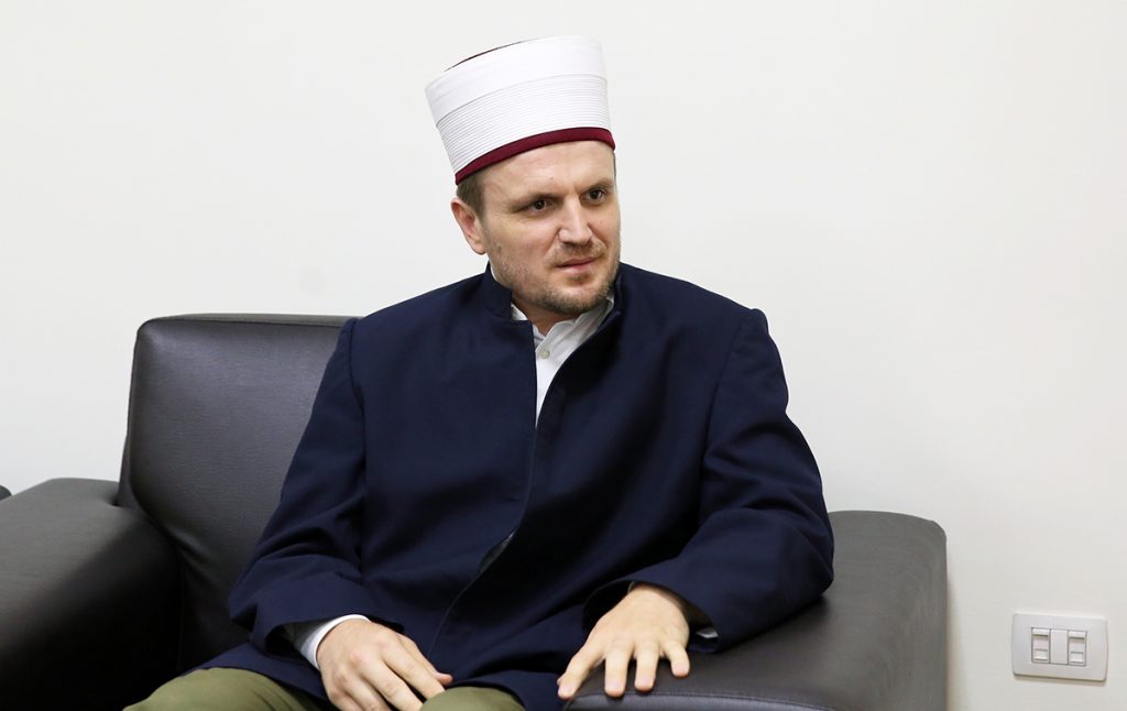 Imami kundër prishjes së Teatrit: Kini frikë nga Zoti dhe mendoni për fëmijët!