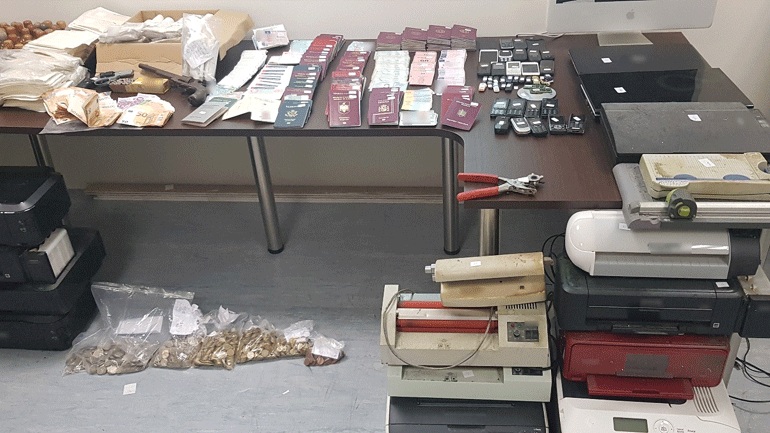 Laborator për falsifikim dokumentesh, kapet shqiptari