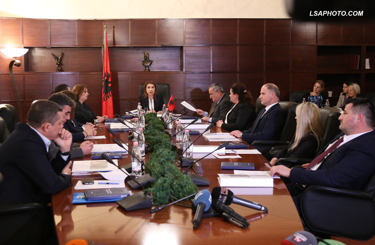 “Zgjohet” KLGJ pas letrës së Metës, hap garën për anëtarët jo gjyqtarë