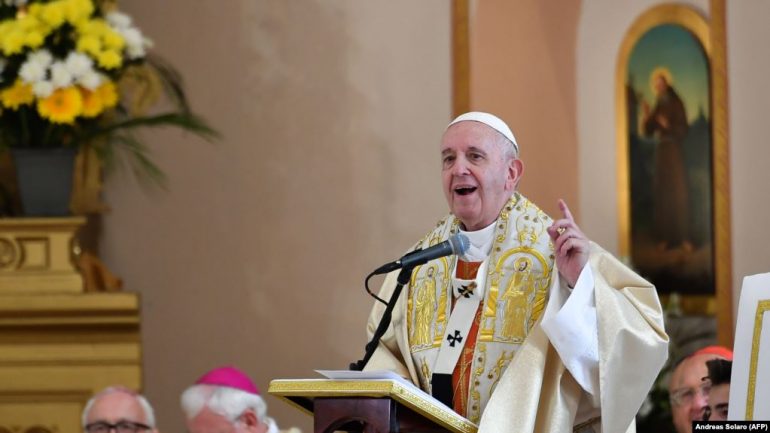 Reagon Papa Françesku për vdekjen e emigrantëve në det