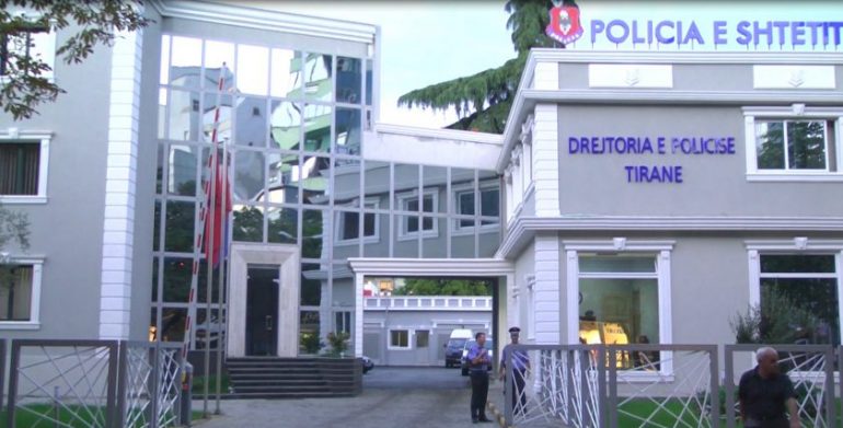 Tiranë/ “Përsëritësi”, kryenin kontrata fiktive, 2 në pranga