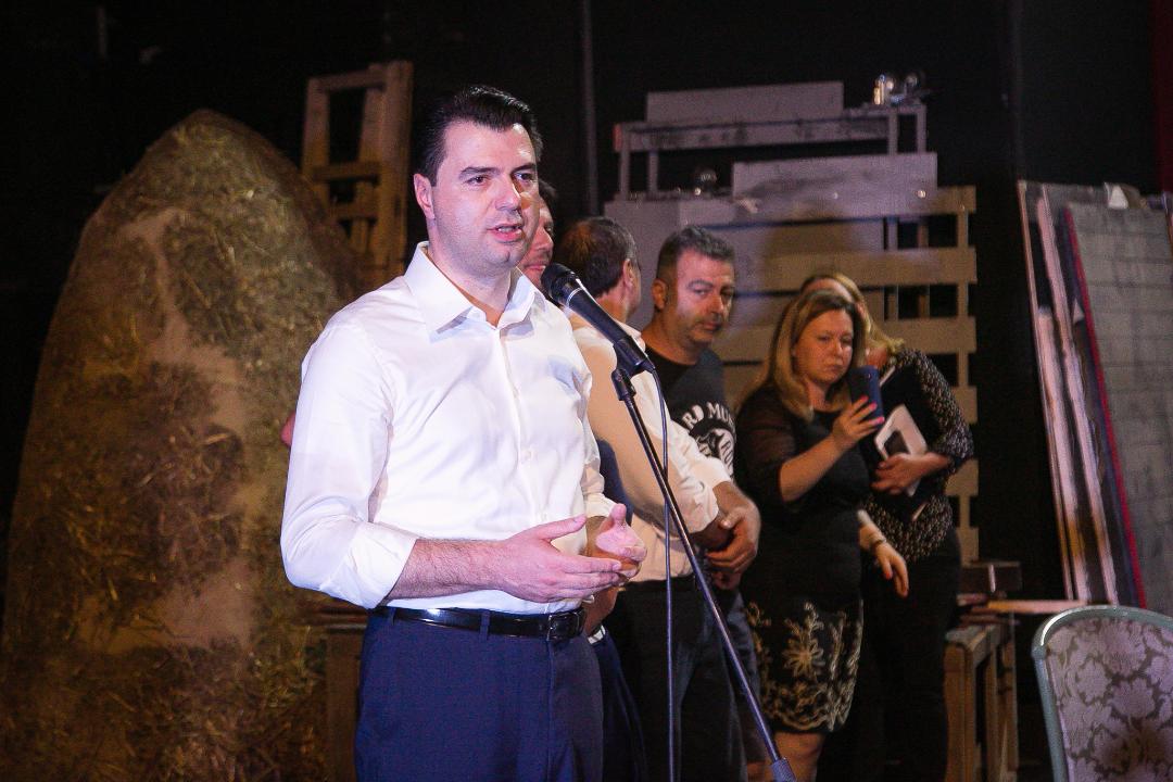 VIDEO/Firmoset kontrata mes artistëve dhe opozitës, çfarë përmban marrëveshja