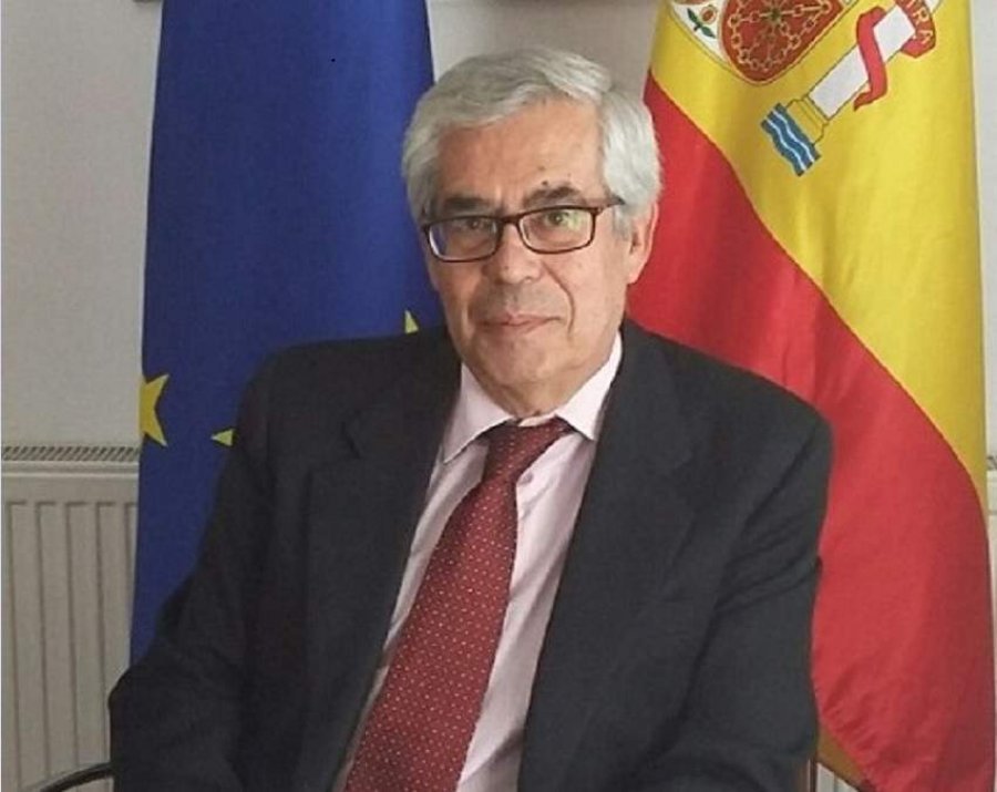 “Ne të huajt jemi këtu vetëm për të vëzhguar”Ambasadori spanjoll: Krizën zgjidheni vetë