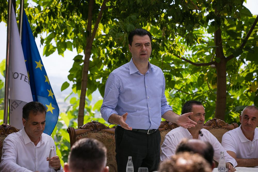 “Dhuroi milionat për klientët e tij”, Basha i vendosur: Objektivi ynë është largimi i Ramës