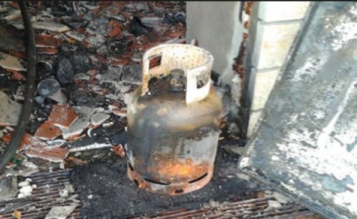 Vlorë/ Shpërthen një tjetër bombol gazi , shtëpia në flakë