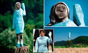 FOTO/Një statujë prej druri për Melania Trump në Slloveni, vendasit kanë kritika