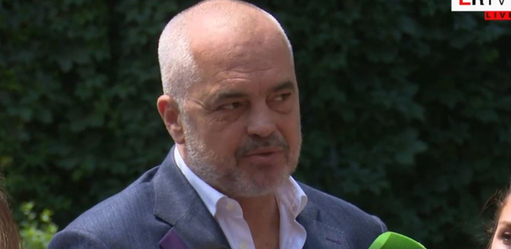 VIDEO/Rama pyetet për ndryshime në qeveri, çfarë deklaroi kryeministri nga selia e PS-së