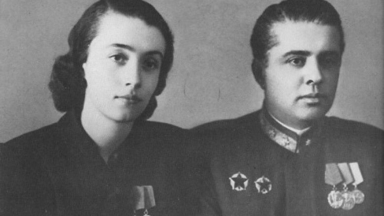 Doktori i bllokut rrëfen ‘dashurinë’ e Nexhmijes me Qemal Stafën