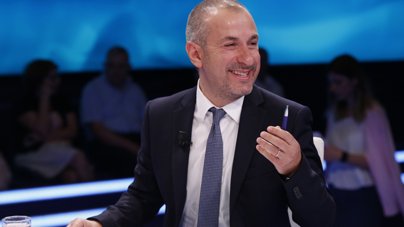 Socialisti gjen kohë për batuta: Negociatat hapen në ditën e ditëlindjes sime dhe Berishës