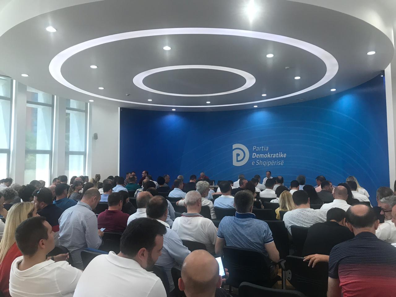 DETAJE/Zbardhet takimi i Bashës me strukturat: Mesazhet e 30 Qershorit janë të qarta