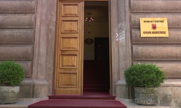 Zëri i Amerikës: KED gati të bëjë funksionale Gjykatën Kushtetuese