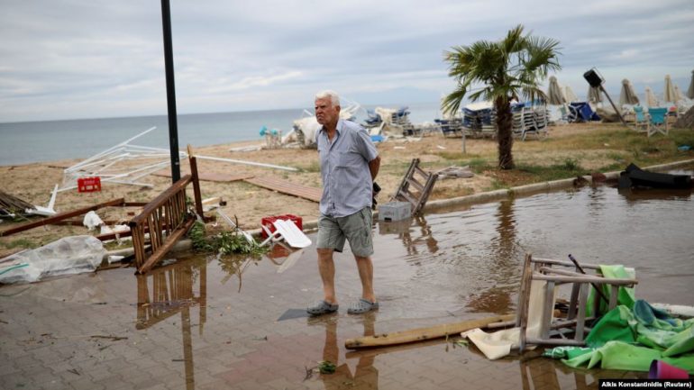 GREQI/Stuhi të fuqishme , autoritetet evakuojnë banorët