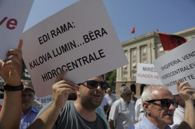 Protestë kundër ndërtimit të hidrocentralëve në lumenjtë e vendit