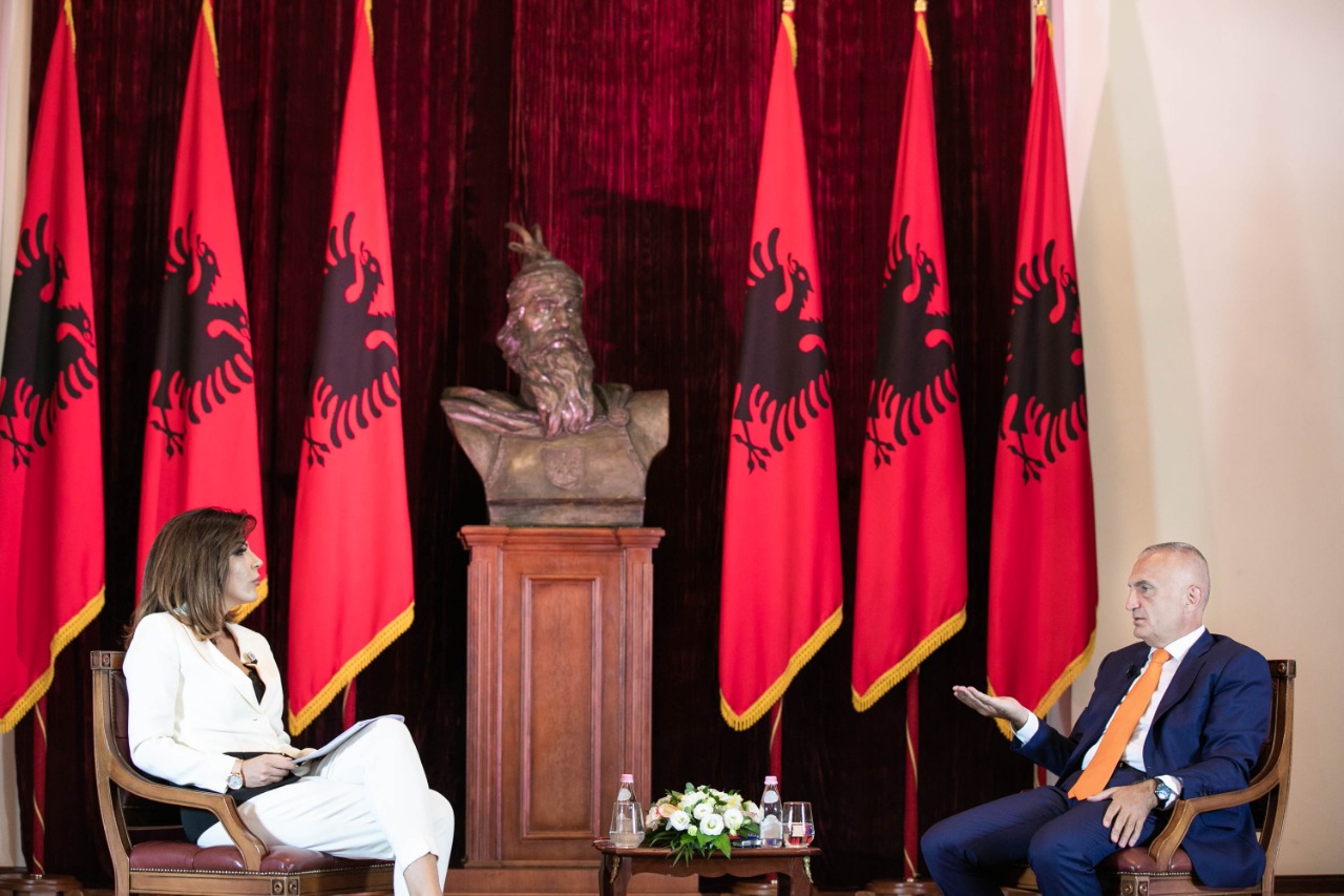 Meta ‘provokon’ Sonila Mecon: E di qe ke njefarë kimie me…