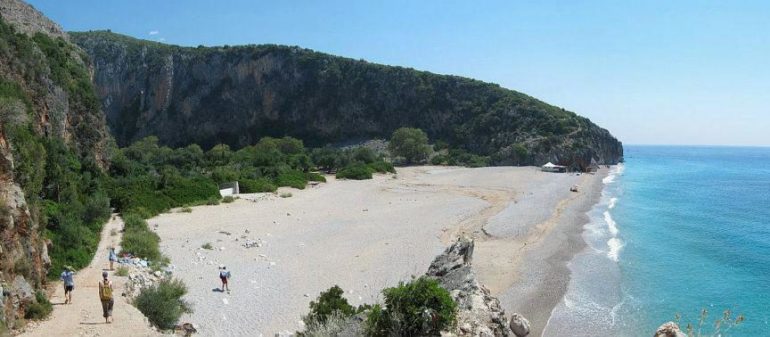 VIDEO/Turistet gjermane bllokohen në Kanionin e Gjipesë, gjenden pas 3 orësh kërkimesh