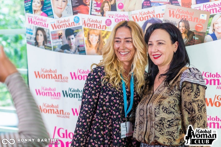 FOTO/Anita Haradinaj shkëlqen para Linda Ramës, nderohet me çmim në samitin e Londrës