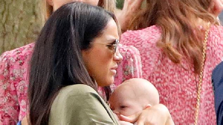 FOTO/Ndjekësit “masakrojnë” me komente Meghan Markle: Nuk di të mbash vogëlushin