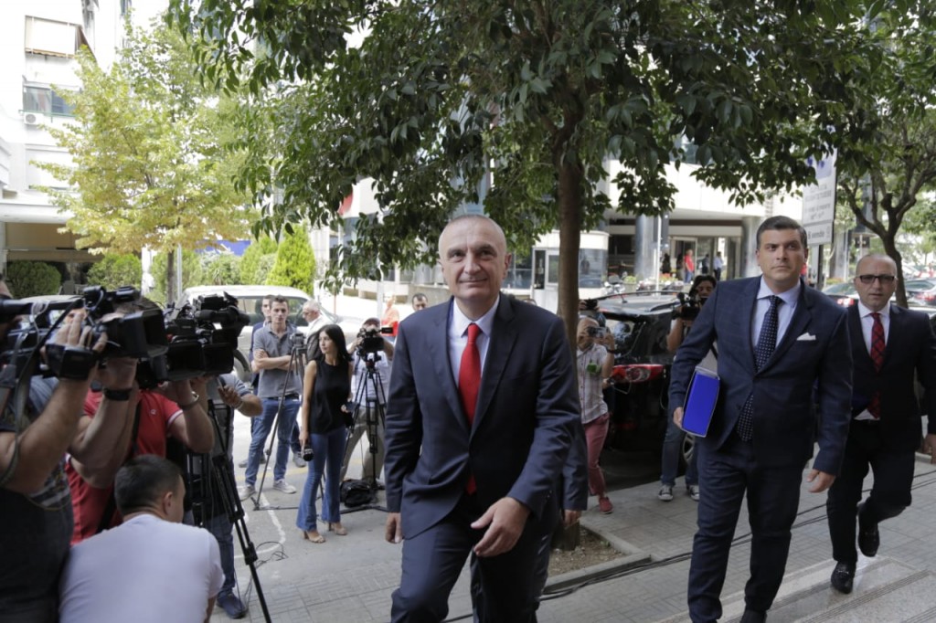 Ligji për teatrin/Meta dorëzon vetë kërkesën: Boll më me sundimin e oligarkëve