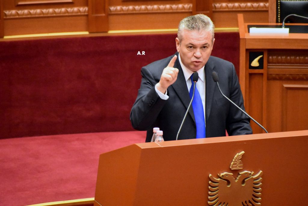 Murrizi akuza të forta mazhorancës: Ikni në Budva luani bixhoz me paratë e koncesioneve