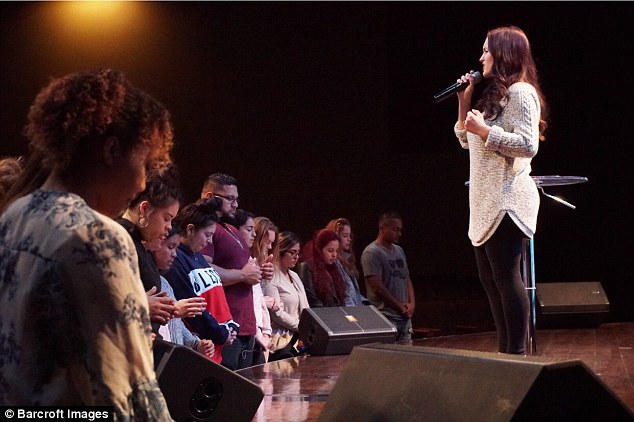 FOTO/Si ndryshoi jeta e Brittni De La Moras, nga një aktore e filmave për të rritur, në predikuese të fesë