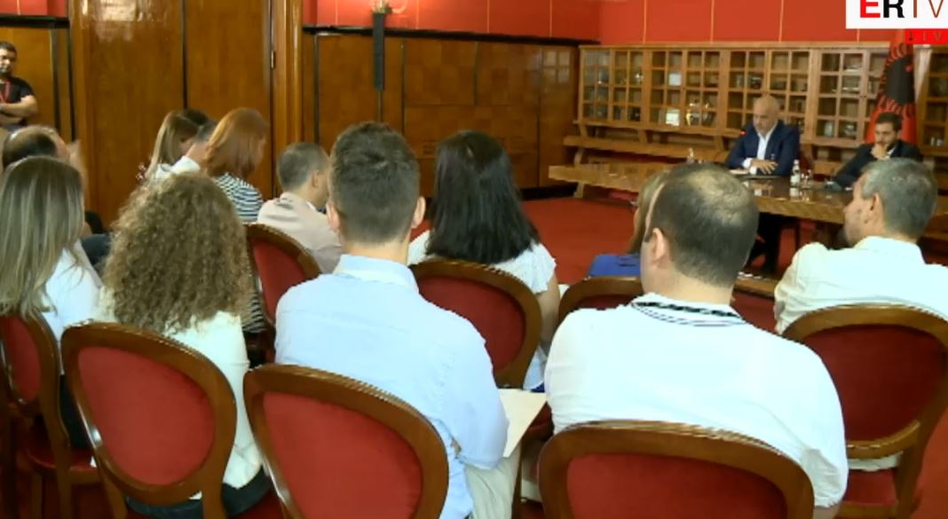 Kërkesa për sharkimin e Malajt, Rama “shfajësohet”: Nuk i lexoj deklaratat e tij, më ndihmon për paqen