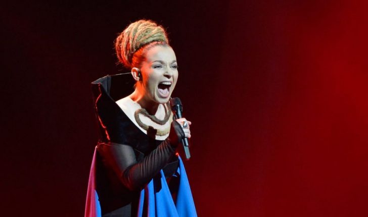 Pritjes i erdhi fundi, këngëtarja e njohur bëhet nënë për herë të parë