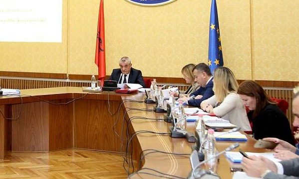 Zbardhet debati/ “Nuk mban më ujë pilafi”, Ruçi përplaset me PS për Gjykatën Kushtetuese