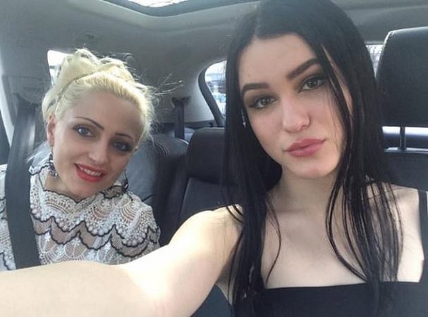 SMS e Sabrinës me miqtë para se të vritej nga babai, pse qante ajo