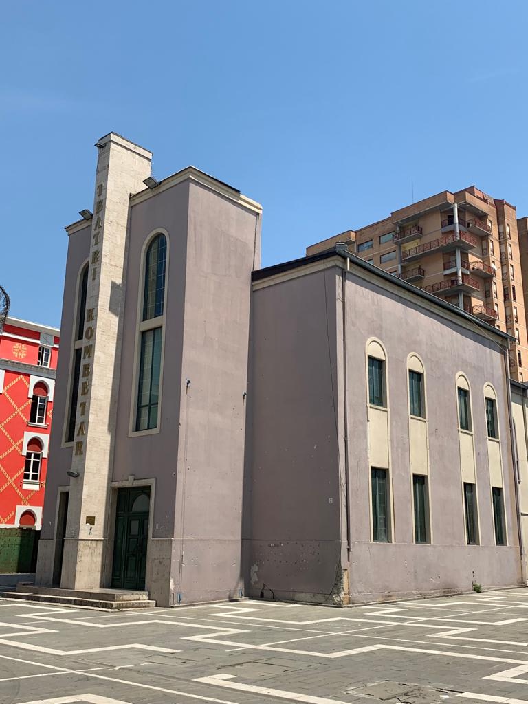 VIDEO/Gati aksioni për shembjen?Teatri Kombëtar po zbrazet, ja pamjet nga godina