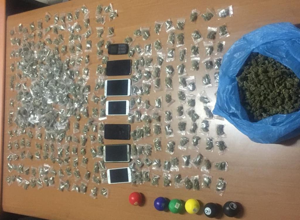 Operacion në Tiranë, sekuestrohen drogë dhe para, në pranga një 29-vjeçar