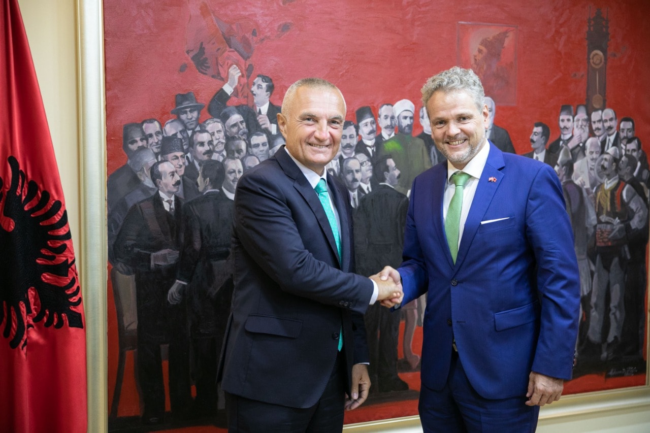 Presidenti Meta zhvillon takimin e fundit me ambasadorin austriak