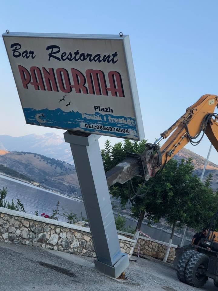 FOTO&VIDEO/ Qeveria i shemb lokalin Mihal Kokedhimes ne Porto Palermo