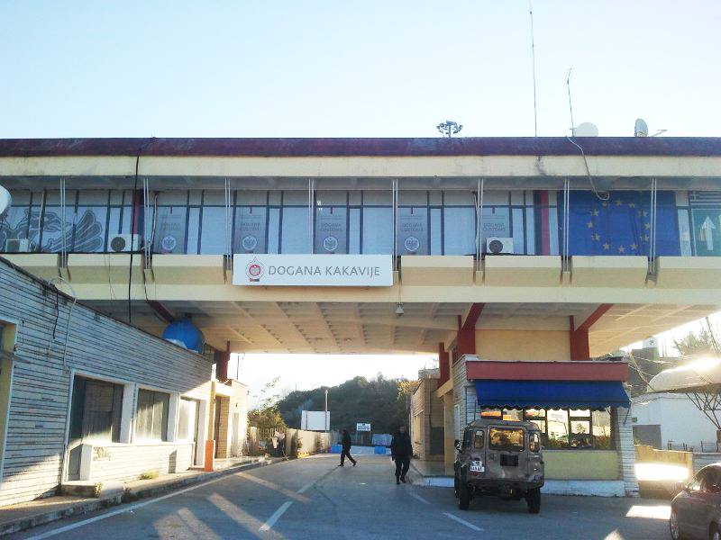 Kakavijë/ Kapen 8 afganë të fshehur në kamion