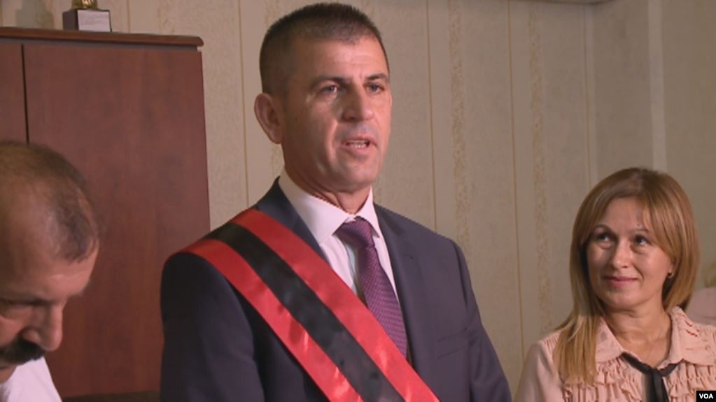 Zëri Amerikës: Edhe Agim Kajmaku si Valdrin Pjetri