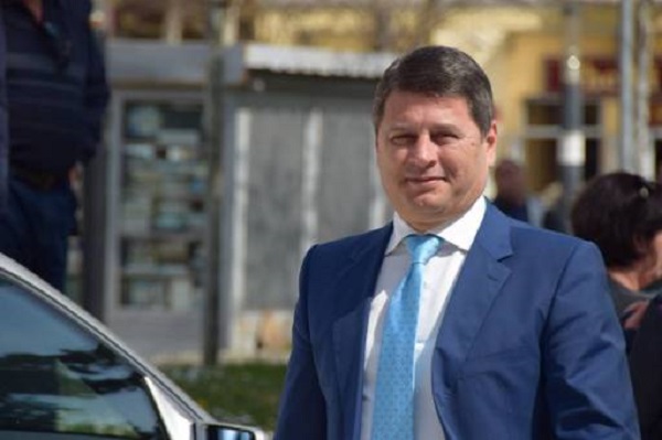 Ish kryeministri akuzë për kryebashkiakun e Lezhës