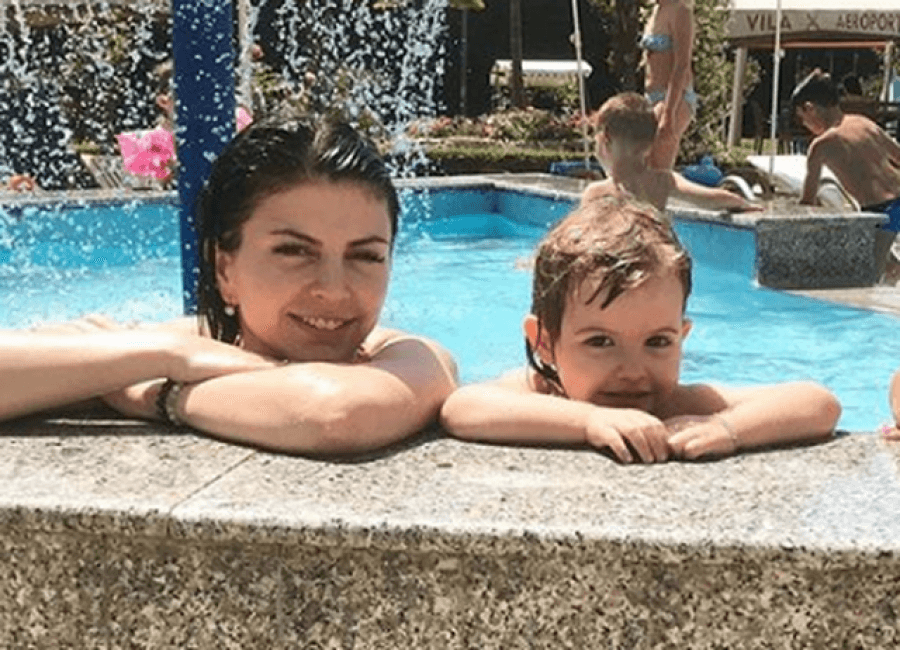 FOTO/Rudina Dembacaj tregon zgjidhjen: Fëmija im po edukohet me ta thy në mes fëmijën tënd po e kruajti…