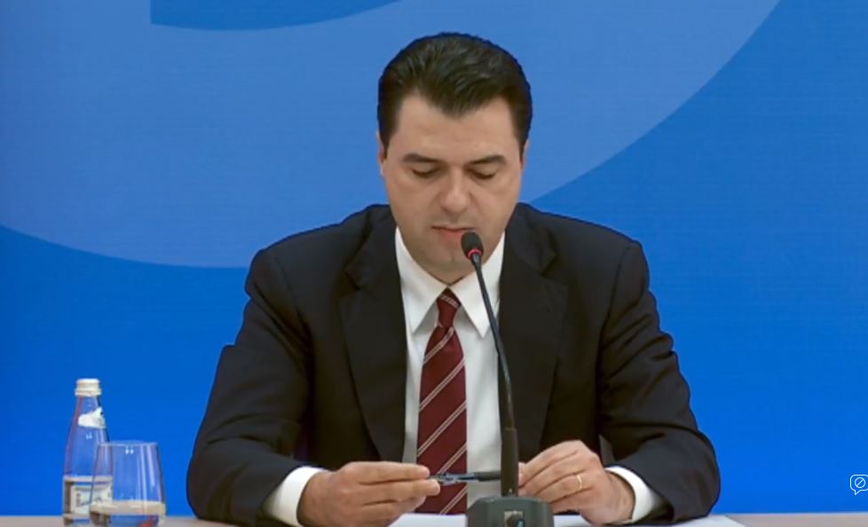 Basha shpjegon skemën “kick-back” të vjedhjeve nga Edi Rama