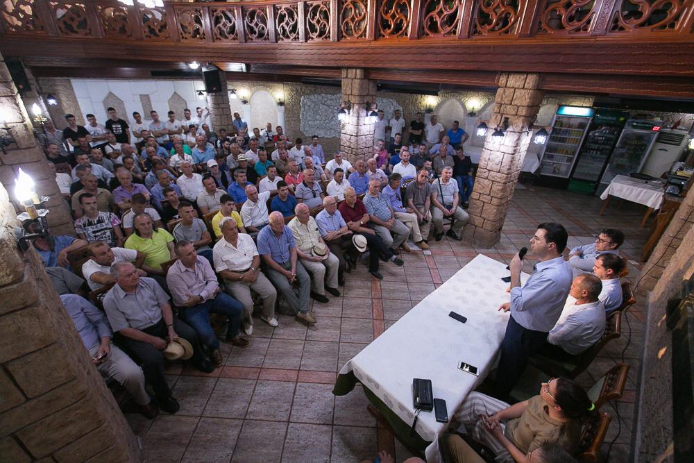 FOTO/”1/3 e socialistëve refuzuan Ramën”, Basha: Ai ka ndërtuar një sistem banditesk grabitjeje