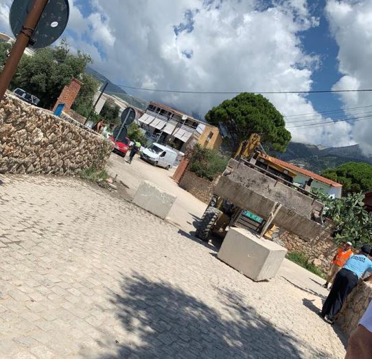 DENONCIMI/Kulmi i sezonit veror, ngujohen në shtëpi banorët e Dhërmiut pas urdhrit të Ardi Veliut