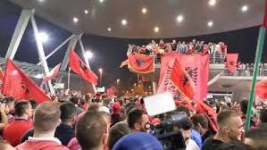 Ambasada Amerikane njoftim për këngëtarët shqiptarë, kushtet që duhen për të performuar në SHBA