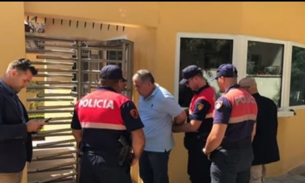 Fitoi lotarinë amerikane por arrestohet sa doli nga ambasada e SHBA-ve, ja arsyeja