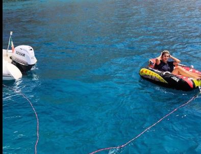 FOTO/Pas pushimeve të shtrenjta, Luana zbulon kush e shoqëron në jug: Jam e bekuar…